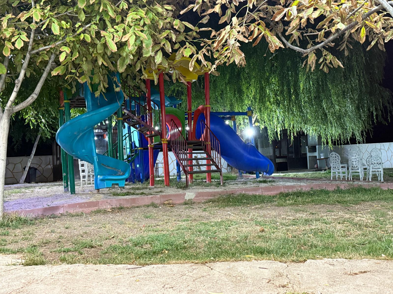 Körfez Mangal Evi yeşil alan